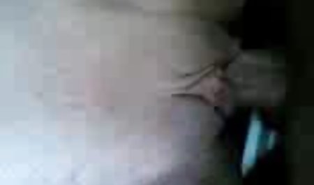 لورن کلر در لباس فیلم سکس با عروسک جنسی اروتیک خودارضایی می کند