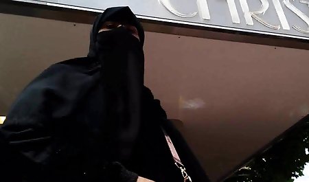 دیزی سامرز برادرش را فیلم سکس بانه راحت کرد و به او برای استمناء کمک کرد