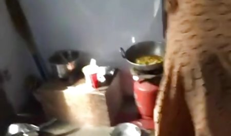 لاتین مجعد در یک فیلم سکی سالن