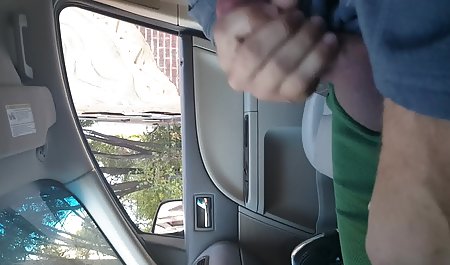 سبزه Busty در یک تخت سفید انجمن کیر تو